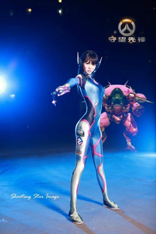 这大长腿给满分 清纯萌妹cos《守望先锋》D.VA