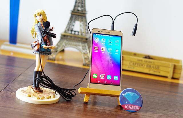 手机直播再添拾音神器，主播们外接手机专用领夹话筒成为时尚