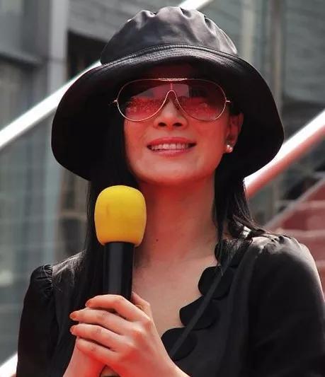 陈怡：江苏卫视综艺一姐，当红时出国进修，41岁成现实版非常完美