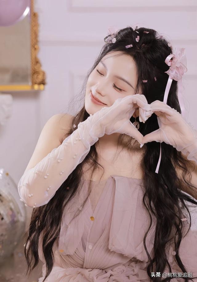 美翻了!~短剧圈“十大气质女神”魅力值飙升,简直移不开眼!