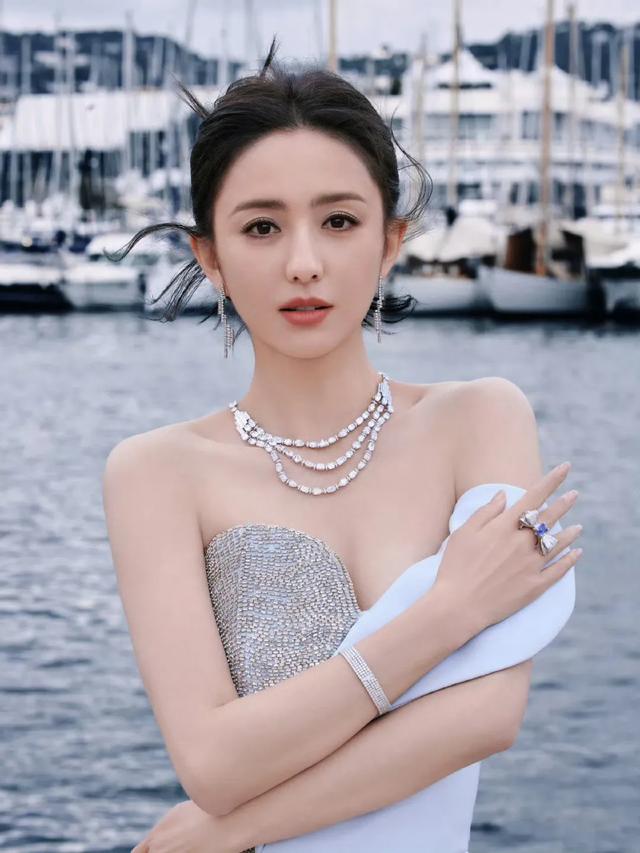 #好身材性感女神# 大幂幂大甜甜大丫丫三大女神性感迷人!