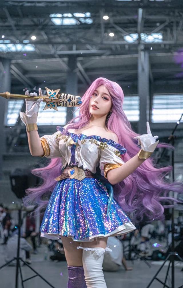 LPL美女主持骆歆,直播反差、撞脸周淑怡,全是爆点!