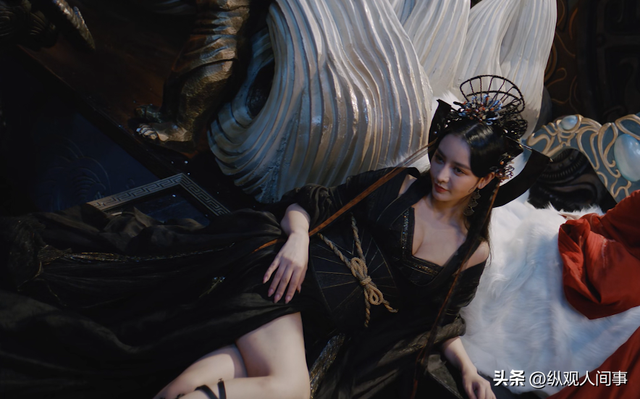 露胸又露腿,阿娇新片一上映就遭群嘲,爱情片硬是拍成了擦边神剧