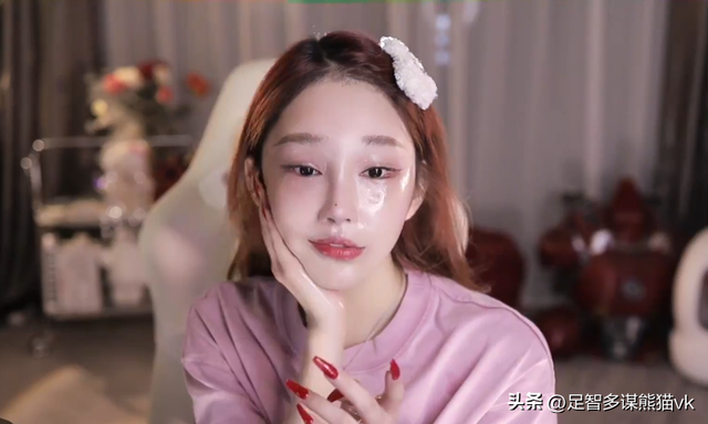 美女主播的脸花了200万？直播大胆现场卸妆，直言“我的脸不值”