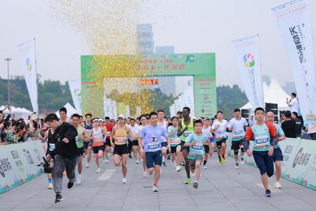 体坛联播｜欧冠半决赛巴黎负多特，CBA半决赛辽宁胜广东