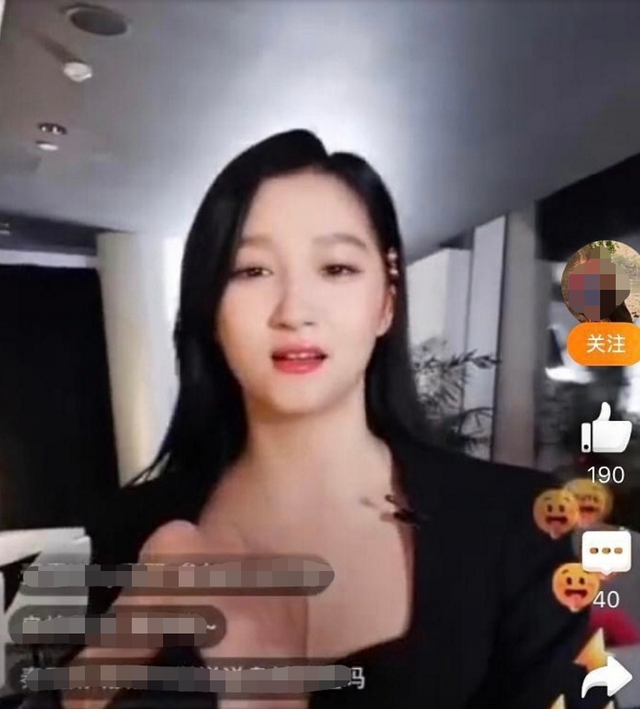 关晓彤新图修太过！现场直播真实状态暴露，发福变胖太尴尬