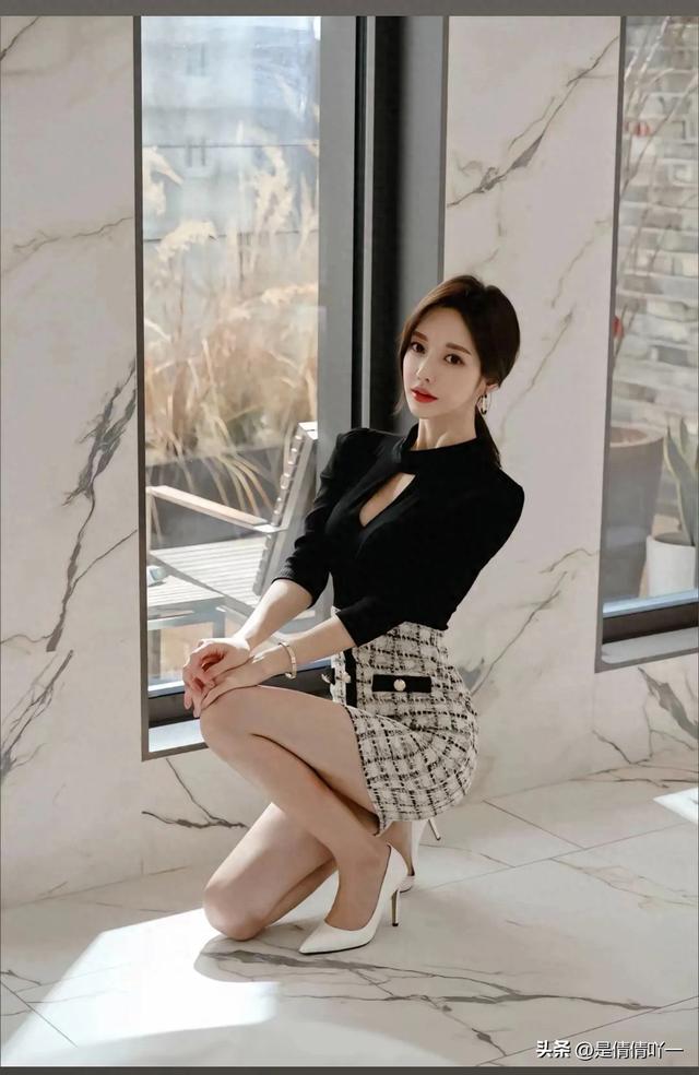 韩国名模“孙允珠”黑色上衣、包臀裙、大长腿？时尚界的标杆？