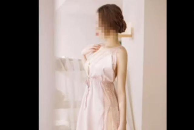 美女主播深夜穿睡衣吸大麻 只为治疗情伤 民警：她比较单纯