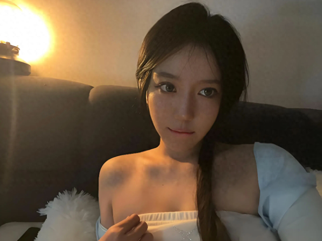 呆妹儿深V直播下厨，“大摆锤”挑战超管底线，网友：太辣眼睛了