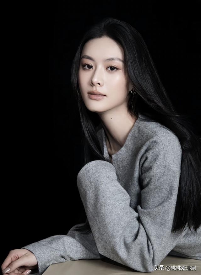 美翻了!~短剧圈“十大气质女神”魅力值飙升,简直移不开眼!