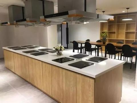 深夜泪崩！单亲妈妈在共享厨房的30分钟看哭2000万网友