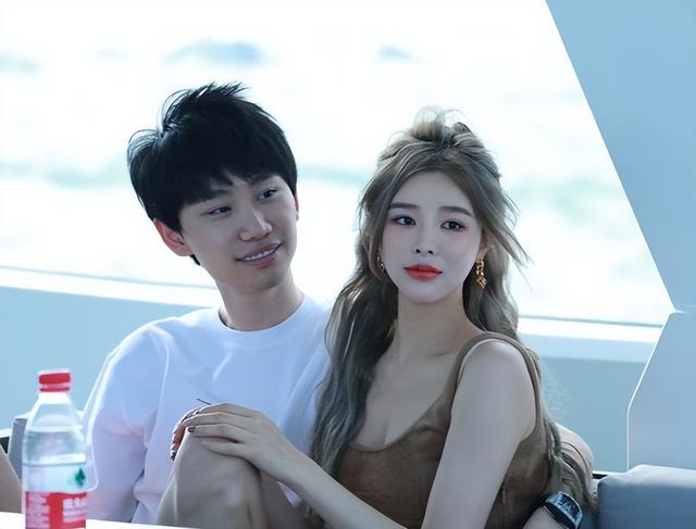 韩国小伙来中国10年，娶中国女网红住4000万别墅，直播抽奖险坐牢