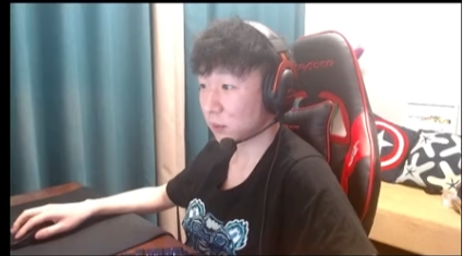 CSGO一姐女仆装热舞，虎牙男主播集体白嫖，AE全程“压枪”