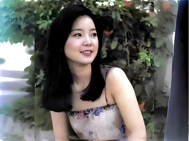华语乐坛十大“殿堂级”女歌手：韩红进不了前五，王菲屈尊第二