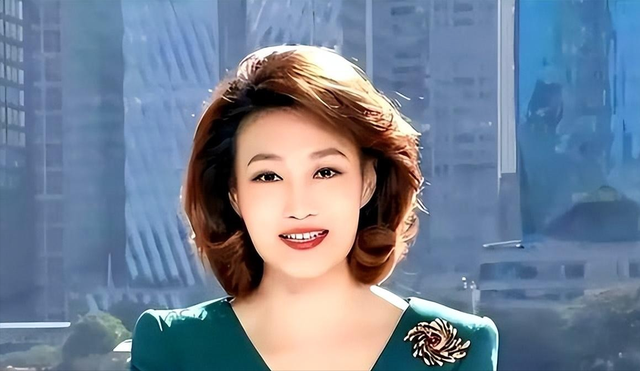 “央视国脸”李梓萌：47岁依然“未婚未育”的她，如今过的怎样