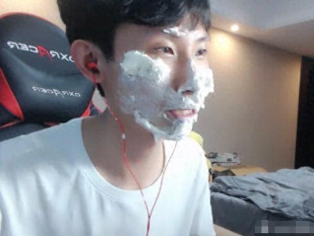 梦泪生日直播兮兮露脸,无滤镜颜值太真实,这个双下巴我爱了