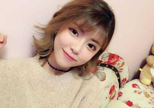 熊猫直播时期的周淑怡,被传和药水哥是CP,还差点假戏真做