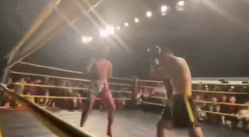 初学格斗却挑战“金腰带”？这位大学生被打进ICU