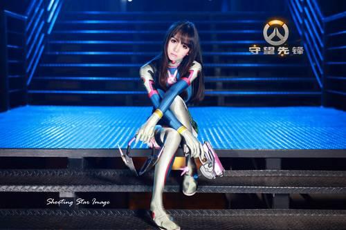 这大长腿给满分 清纯萌妹cos《守望先锋》D.VA