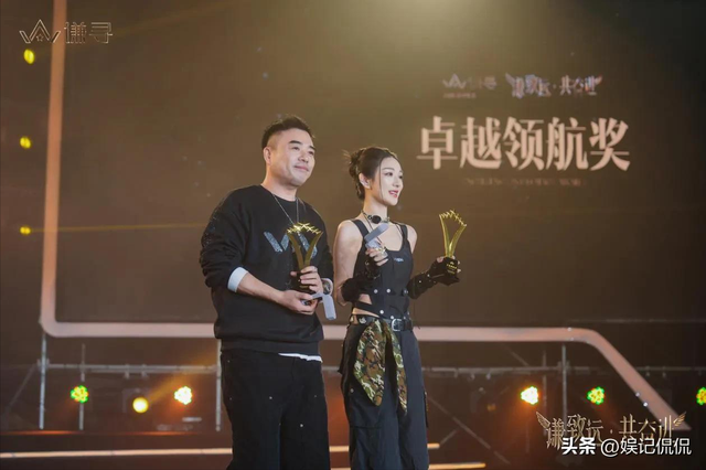 薇娅“消失”2年后再现！年会热舞惊艳全场，又盯上了更赚钱赛道