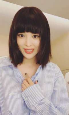 女主播 动图(古力娜扎剪齐刘海直播 花式自拍萌萌哒)