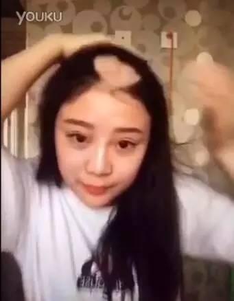 不忍直视!大妈快手直播吃金鱼、吞灯泡...警方已介入调查