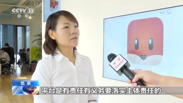 一到晚上10点，这些女主播的表演就变味了