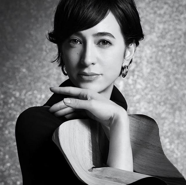 日本42岁混血女神：豪门收割机，曾卷入不雅光碟事件，奉子成婚