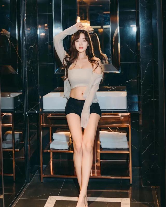 空姐、车模、主播三重身份！崔瑟琪这身材颜值，太顶了！