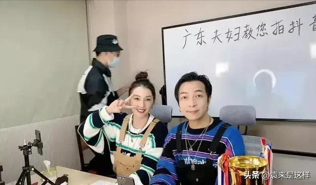 2024年2月，抖音粉丝量排名前十的博主分别是： 1