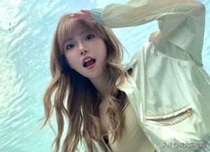 斗鱼女主播黑丝(周淑怡某鱼最后一舞，直播间上演手绘丝袜，超管一次性扣除12分)