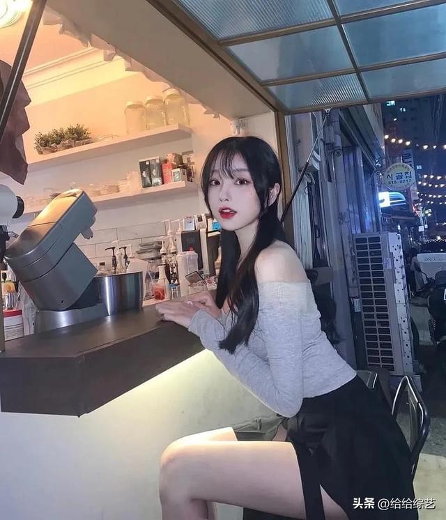 韩国百万级女主播hankung，清纯外表，性感身材，反差感十足