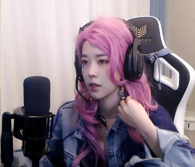 南波儿甜美、沫子冷艳，6大网红女主播COS萨勒芬妮，哪个更戳你？