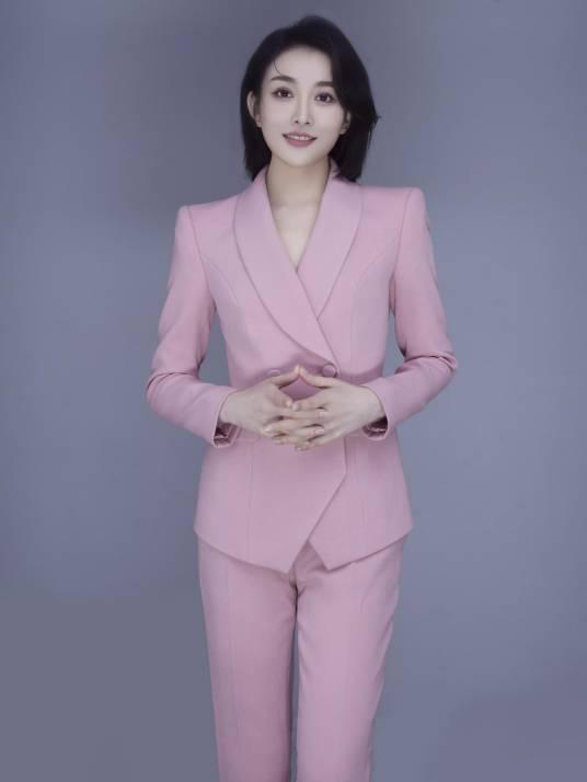 四川电视台16位知名美女主持人一览，风华正茂，巾帼不让须眉