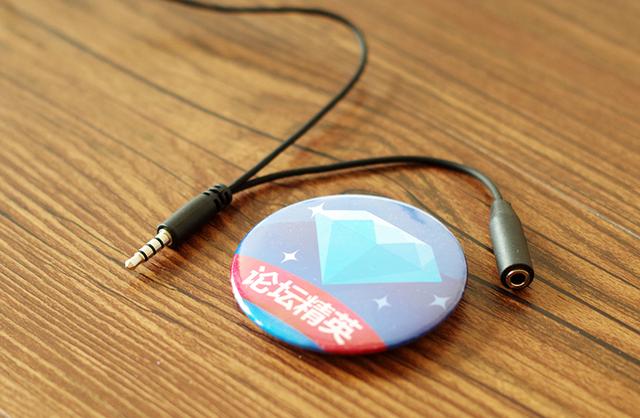 手机直播再添拾音神器，主播们外接手机专用领夹话筒成为时尚