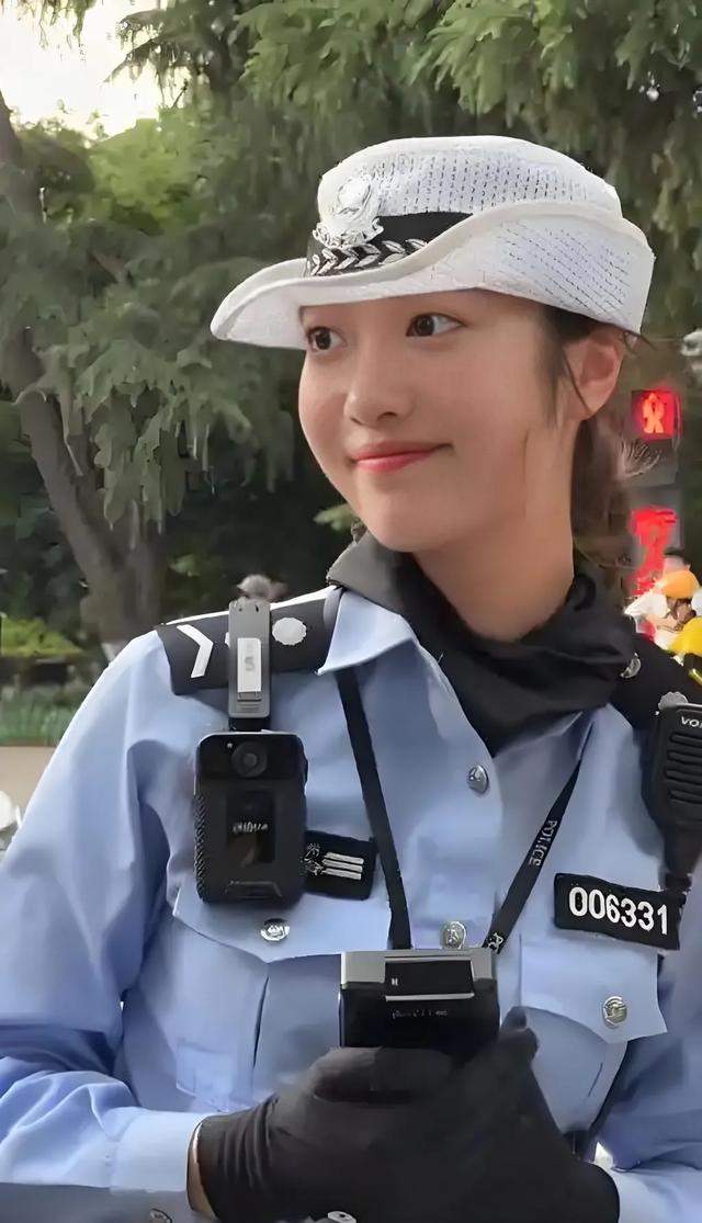 兔子警官李雨薇，爆火后没有辞职当网红，流量之下更显警徽光芒！