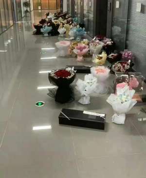 美女主播搞基(作为从事直播行业五年的人，真诚劝大家不要信任何一个主播说的话)