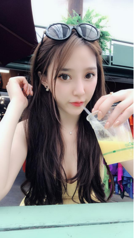 王思聪“绯闻女友”小优娜Una将成为陌陌常驻主播