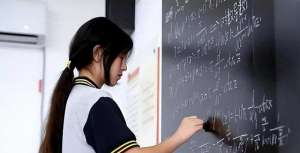 北斗直播美女主播(姜萍爆火后,网友眼尖发现她脸颊有北斗七星痣,是妥妥文曲星下凡)