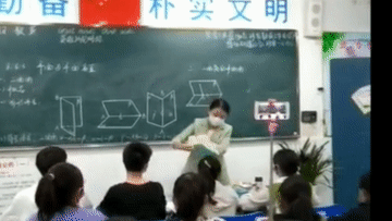 这个“女主播”,突然火了