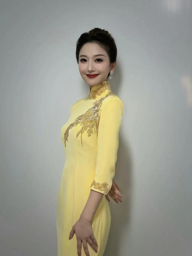 刘心悦：优雅婀娜，好美丽的旗袍主持人