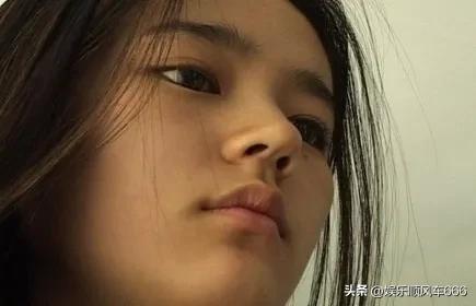 韩佳人素颜火了！真美女不畏素颜，五官精致似真人娃娃