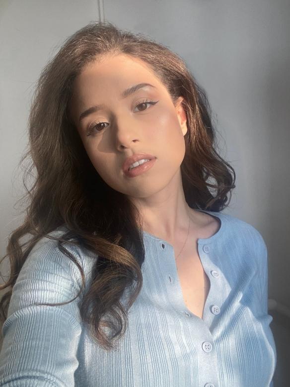 女孩子打游戏最棒了！超人气美女主播Pokimane 私房照