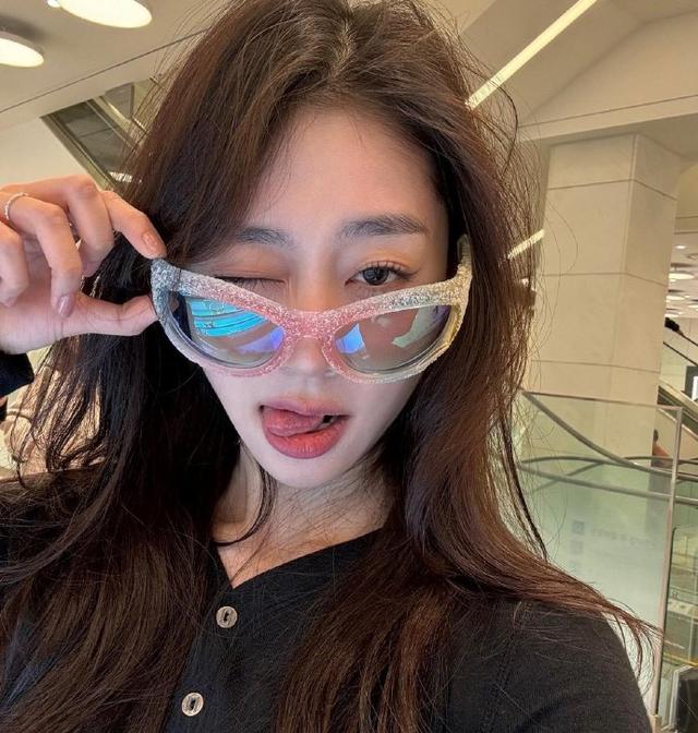 韩女星转行当女主播,4小时就赚了500万韩元,引发韩国网友们热议