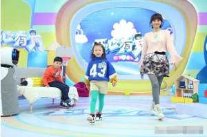 湖南卫视女主播陪导演(方琼:最适合穿丝袜的女主持人,每一个镜头都那么美,令人着迷)