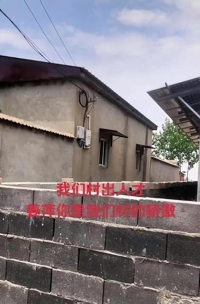 姜萍爆火后，网友眼尖发现她脸颊有北斗七星痣，是妥妥文曲星下凡