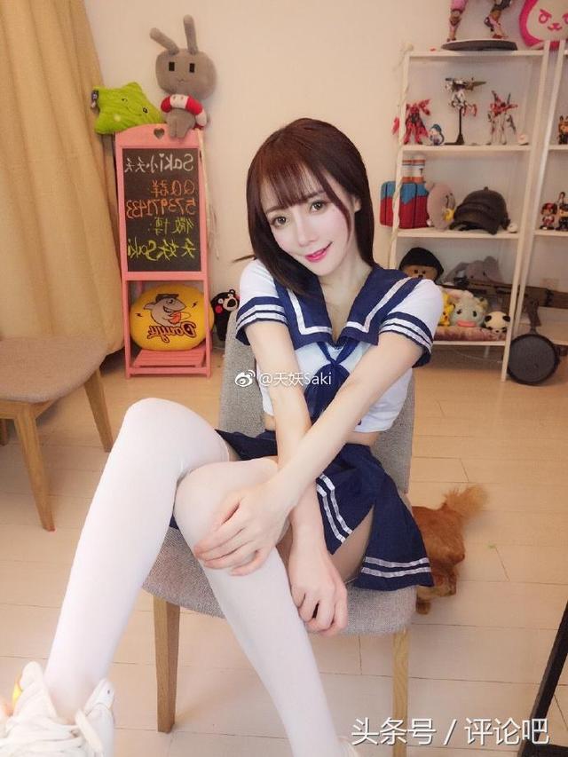 天妖Saki胸大腿长还穿丝袜：一言不合就秀一字马！