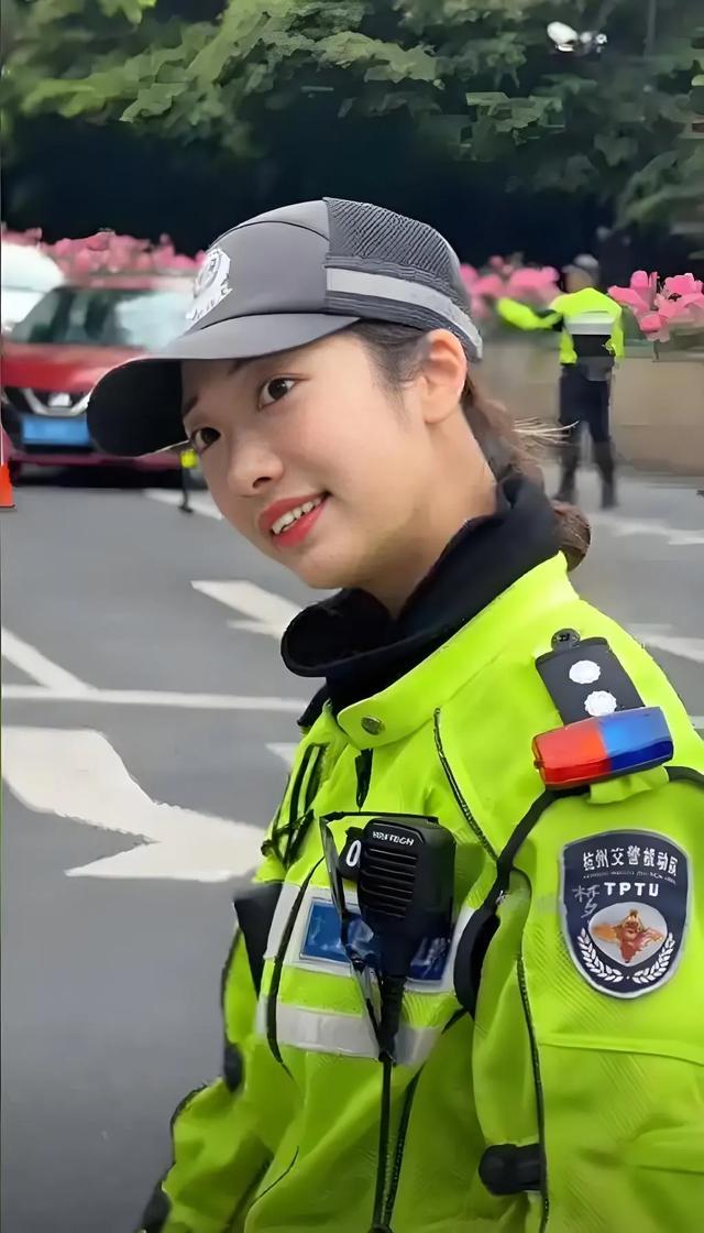 兔子警官李雨薇，爆火后没有辞职当网红，流量之下更显警徽光芒！