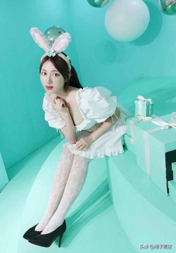 新晋主播美琪晒照，时尚套装仙气飘飘彰显好身材，是新女神无疑了