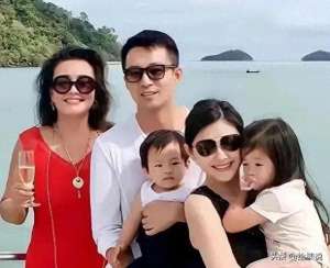 女主播反穿毛衣视频(汪只是疯张兰是真没下限直播账号被永久封禁，网友直呼大快人心)